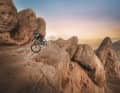 Eine Kulisse wie im Hollywood-Epos Dune 2: Um das neue E-Bike zu inszinieren, scheuten die Spanier keinen Aufwand und fotografierten im marokkanischen Atlas-Gebirge.