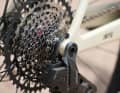 Die elektronischen Sram-Schaltungen werden mit Strom aus dem Haupt-Akku des Bikes versorgt.