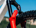 The new Rockshox ZEB Ultimate replaces the 36 mm forks of the other Reason models.