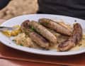 A lunch that you will regret in the next ramp, but this is where the "Nembercher Rostbratwöscht" tastes best.