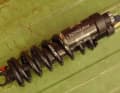 Without the high air pressures, steel spring dampers require significantly fewer seals than air spring dampers. This ensures less friction, lower breakaway torques and an immediate response to the smallest bumps - the result is noticeably more grip, better traction and a very plush ride feel.