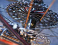 NonPlus-Naben mit PiRope-Textilspeichen sind in freier Wildbahn ein seltener Anblick. Sie zieren die Laufräder des Bike Ahead The One Custom-Bikes.