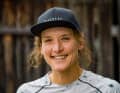 Racing isn't everything: the 34-year-old from the Allgäu studied to be a primary school teacher, is the mother of a two-year-old daughter, writes bike travel guides with her partner Max Schumann and talks about the bike scene in her podcast "MTB Pasta Party".