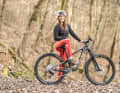 With a bike in constant use: Franzi is a bike guide and a passionate trail rider all year round. She has been putting the Liv Intrigue X Advanced 1 through its paces since February 2025 - on tour, in everyday life and in the bike park.