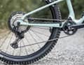 With the exception of the main pivot point, Arc8 relies on flexing struts instead of additional bearings for the rear triangle design. This also reduces maintenance intervals.