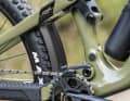 Dirt guard: The mudguard prevents dirt from getting caught between the rear triangle and the main frame and protects the bearings.