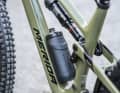 Welcome added value: the bike comes with a water bottle and Fidlock bottle holder as standard.