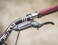 The controls, on the other hand, need some catching up. The Bosch mini-remote should actually be located next to the brake lever clamp. However, the delicate plastic construction is very fragile and broke after the first fall. Some of the competition offers much more solid parts here.