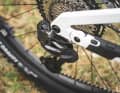 The electronic Shimano XT Di2 not only shifts gears wirelessly, but also enables automatic gear changes and coasting.