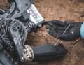 The battery can be pulled downwards out of the down tube. Three screws must be removed for this.