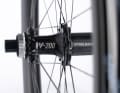 When it comes to hub construction, Vision relies on its own in-house V-200 hubs, which feature a classic three-pawl freewheel system. Six sealed industrial bearings are designed to ensure durability and ease of maintenance.