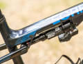 Suspension travel? Enough. 105 mm at the rear sounds tight, but feels lively and direct.