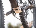 The compact Maxon motor is 
quite efficient. In our tests, riding at full throttle with the 400 battery, we were able to cover over 1,000 metres of elevation gain with a 90-kilo rider.