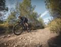 Wir sind es schon über die Trails gefahren und das E-Gravelbike konnte zeigen, was es kann.