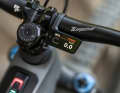 Radon equips the Deft with the Purion 400 display. This offers a lot of information and sits compactly behind the handlebars. The bike is also already prepared for the new Kiox-400-C in the top tube.