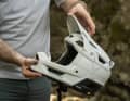 The visor can be adjusted in three stages.