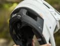 The biggest drawback: the coating on the back scratches quickly. Then the helmet no longer looks quite so elegant.
