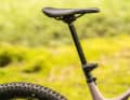 Thanks to the short seat tube, a 200 mm seatpost is also easy to fit.