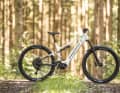 Auch Megamo schickt mit dem Flame AL 20 das Einstiegsmodell seiner Bosch-E-MTB-Fullys. Kostenpunkt: 4599 Euro