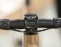 The cable routing allows uncomplicated height adjustment of the stem