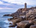 Kitschy beauty: the pink granite coast. The high proportion of feldspars ensures that the rocks glow pink in the sun.