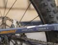 The Crossworx Dash combines hydroformed round tubes with milled parts and even square struts at the rear – a bit like the designs of custom bike pioneer Nicolai.