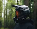 Sicherheit ist Trumpf, dachte sich Abus und bringt mit dem Targon einen brandneuen Enduro- und Downhill-Helm mit abnehmbarem Kinnbügel auf den Makrt.