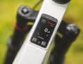 The Sly comes with the stylish Kiox 400 C, which is elegantly integrated into the top tube.