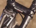 A damped steering stop is integrated to protect the top tube and K.I.S. system.