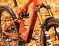 The 800 Wh battery is firmly installed in the super-slim down tube.