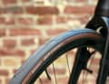 Not only does the semi-slick tyre roll brilliantly, but its light weight is a real bonus every time you accelerate or turn the handlebars.
