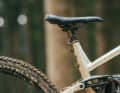 If you lower the 190 mm seatpost completely, you'll experience a little drama: the cable jams at the kink in the seat tube and the seatpost goes on strike. Riders with short legs will find it difficult to find the right seat height.