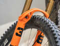 Particularly striking: the newly designed fork bridge with its filigree openings.