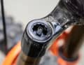 Service made easy: The top cap of the new air unit can now be opened with a normal cassette tool.