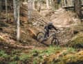 Gebaut zum Ballern! Bei Park-Laps oder Shuttlerides. Hochpedalieren lässt sich der Freerider natürlich auch. Gewicht: ab 17,8 Kilo.