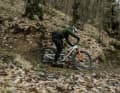 160/145 Millimeter Federweg stehen bereit. Statt als 29er wie bei unserem Testbike kann man das Rad auch als Mullet bekommen.