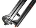 Coilpair technology uses a steel spring for the first 30 millimetres of suspension travel. As a result, the fork responds more sensitively to small bumps.