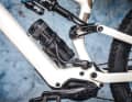 There is an optional additional battery (160 Wh) for the Levo SL to extend the range of the permanently installed battery. However, a water bottle will then no longer fit on the bike.