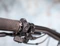 Unobtrusively slim and crisp in operation: the remote lever for the engine control.