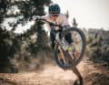 With the DVO x Renen collection, enduro bikers fly over the trails in style.