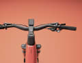 The cockpit also features a mobile phone holder compatible with the SP Connect standard.