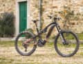 The completely newly developed Haibike Hybe goes into the test in the expensive top version CF 11