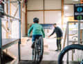 Erfahrbar offers young and old bikers short-term educational events in an indoor bike park.