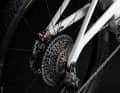On the El Camös F-00, the rear triangle runs above the chain, which is designed to offer a particularly high level of comfort.