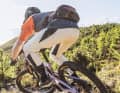 Der Sonne entgegen! Unser Foto-Shooting und einen Teil des Tests führten wir auf dem ikonischen Downhill Men in Finale Ligure durch. Genau hier fühlen sich die starken Abfahrer, wie das Santa Cruz Bullit, wohl.