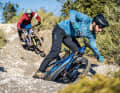 Balanced handling, top cornering behaviour: The Shuttle LT from Pivot impressed us in the test. With a different character, but by no means inferior, the Bullit from Santa Cruz also impressed us on the trail chase.