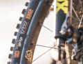 Robust Doubledown carcass, sticky MaxxGrip rubber: this makes the Bullit the only bike that comes from the factory with tyres that are up to standard.