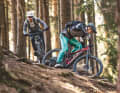 Very robust and grippy tyres, plus a solid suspension fork: the equipment of the Stevens E-Inception is designed for off-road riding.