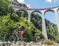 How easy is it to get to the bike spots by bus and train? We tried it out.