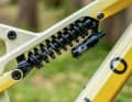 The centrepiece of the very potent rear triangle is the DHX steel spring shock, which is easy to swallow. Massive bearings and the high-quality carbon monocoque frame emphasise the Austrians' quality standards.
